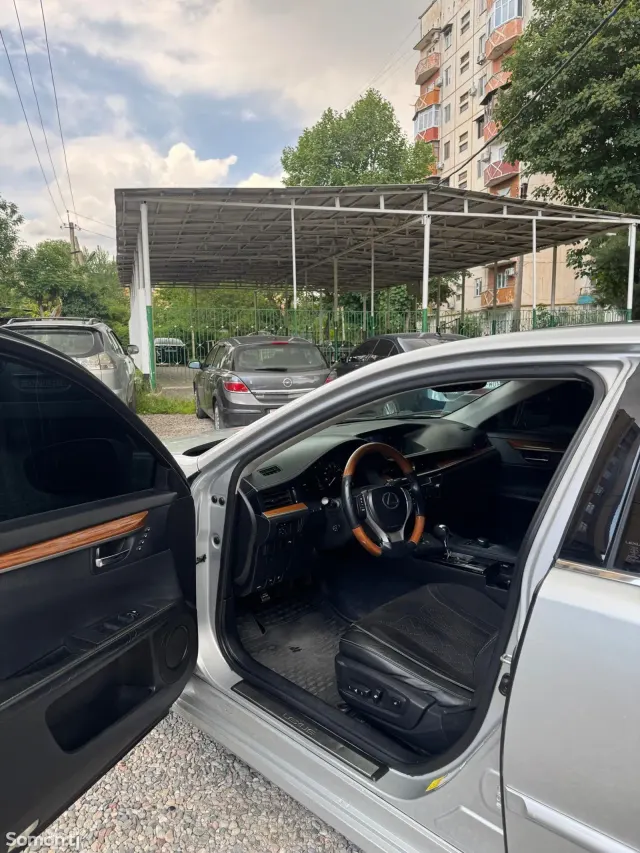Lexus ES series 2014 · 2.5 AT