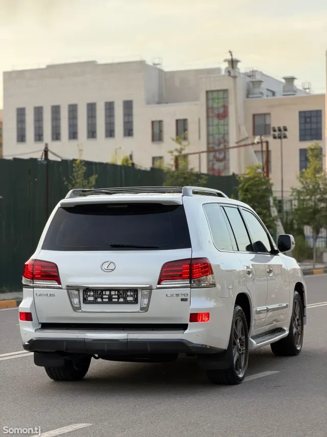 Lexus LX series 2013 · 5.7 AT