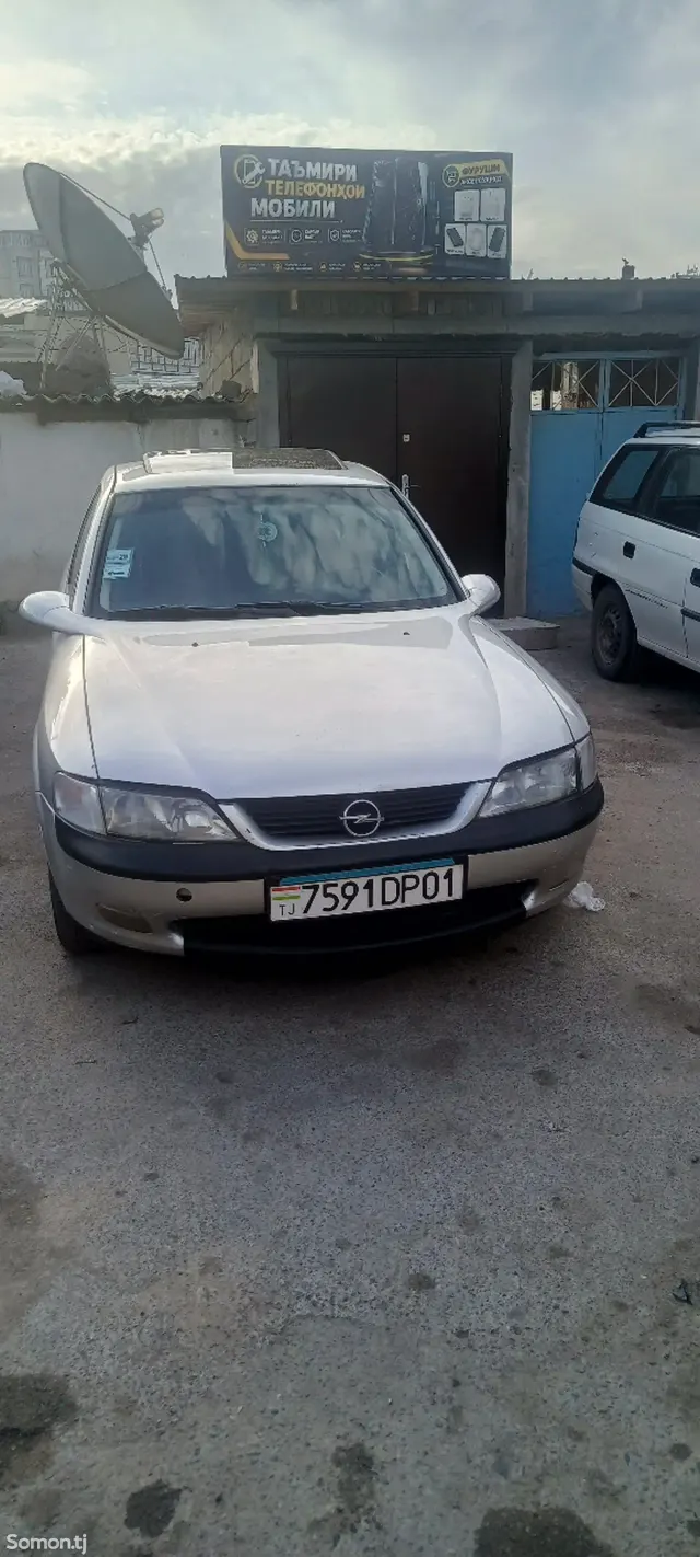 Opel Vectra C 1996 · 1.6 MT