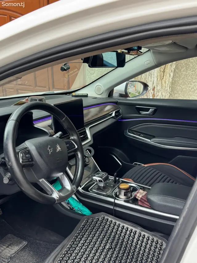 Hongqi E-HS3 2020 · AT