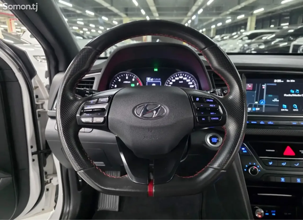 Hyundai Avante 2018 · 1.6 AT