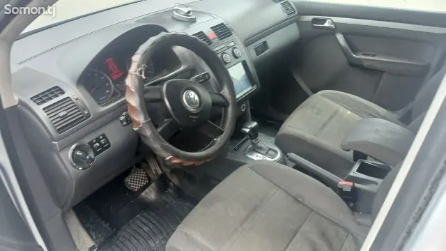 Volkswagen Touran 2006 · 1.6 AT