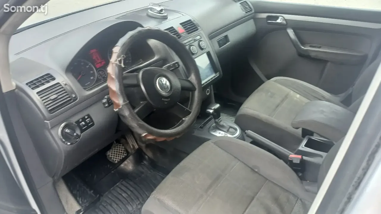 Volkswagen Touran 2006 · 1.6 AT