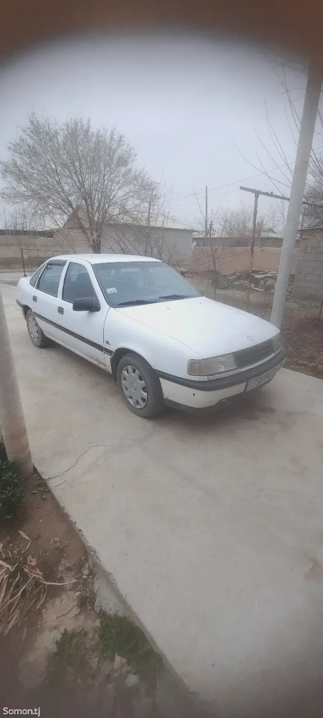 Opel Vectra A 1988 · 1.6 MT