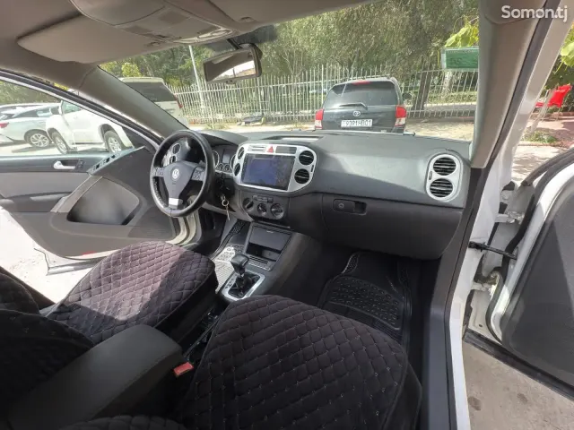 Volkswagen Tiguan 2009 · 2.0 AT