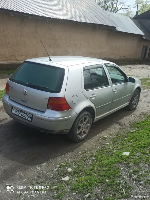Volkswagen Golf 2000 · MT