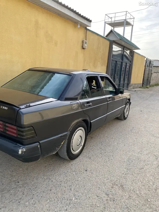 Mercedes-Benz W201 1991 · 2.0 MT