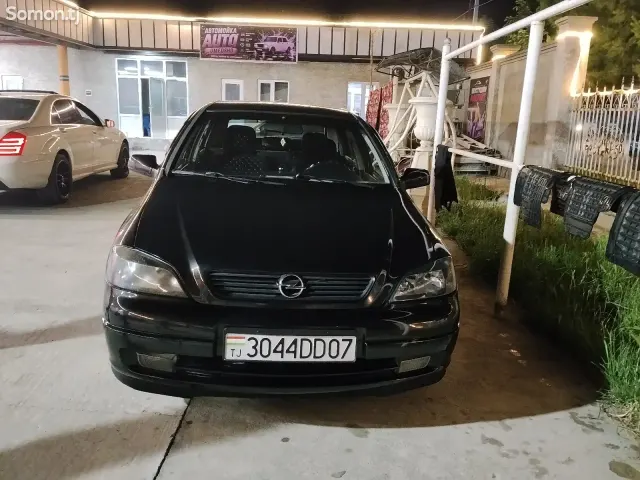 Opel Astra G 1999 · 1.6 MT