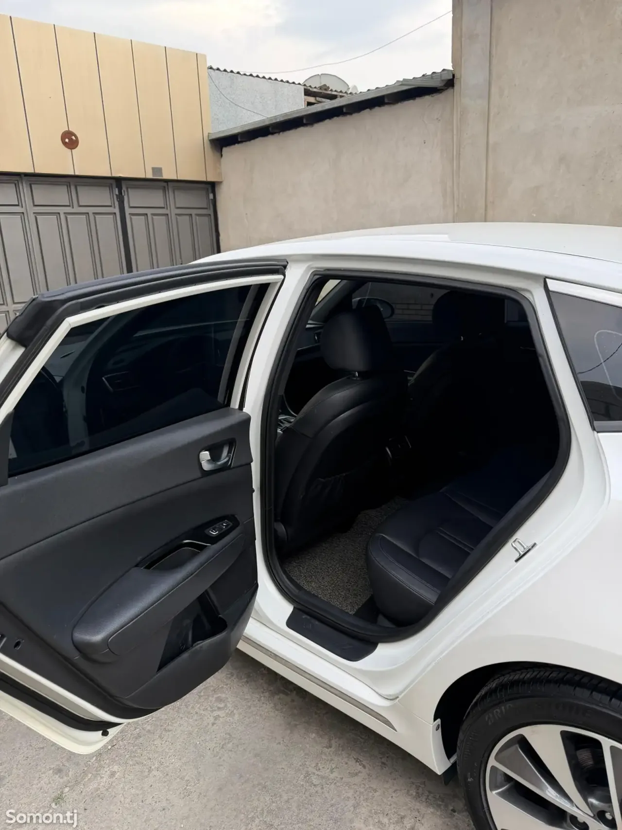Kia K5 2016 · 2.0 AT
