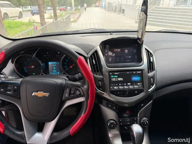 Chevrolet Cruze 2013 · 1.8 AT