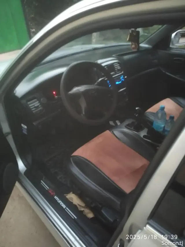 Hyundai Sonata 2004 · 2.0 MT