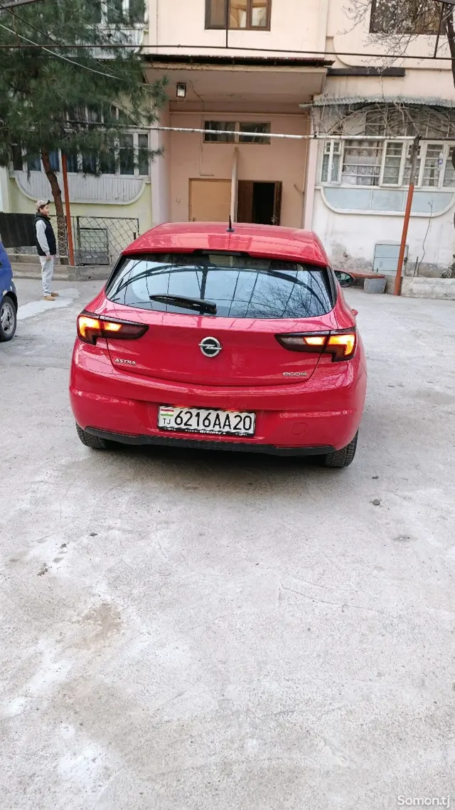 Opel Astra K 2016 · 1.1 MT