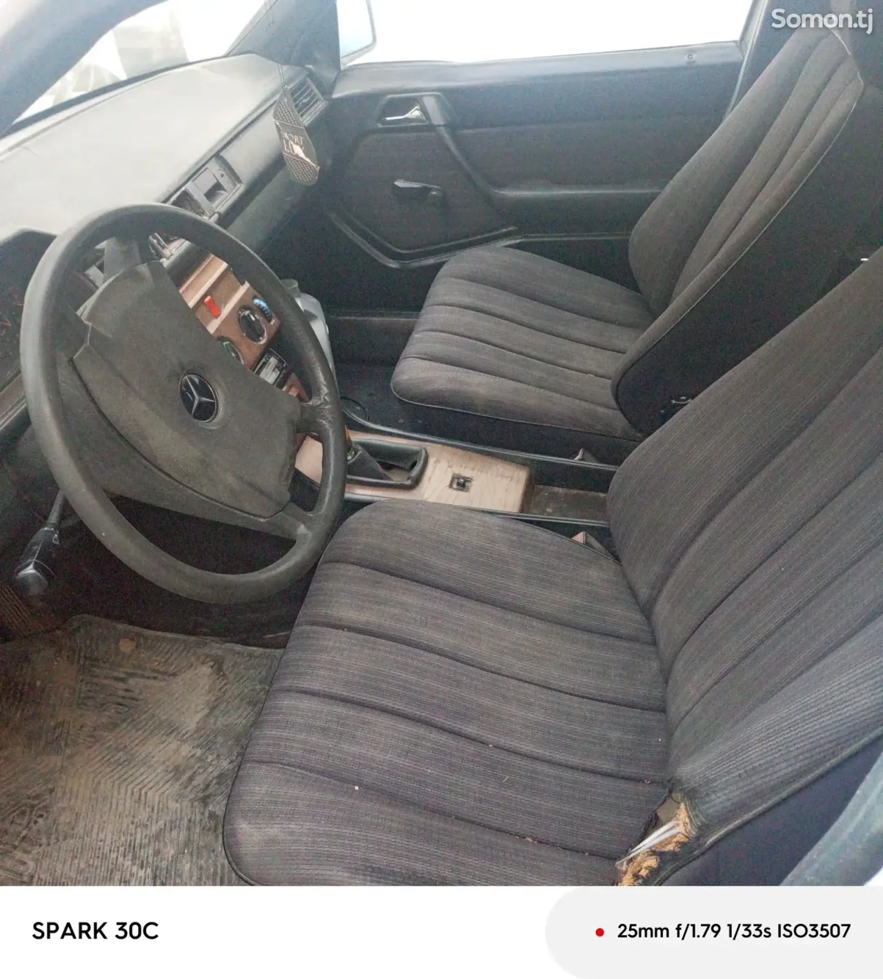 Mercedes-Benz W124 1988 · 2.3 MT