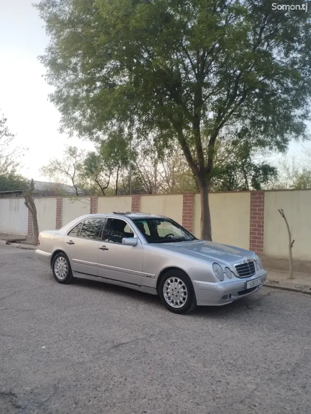 Mercedes-Benz E class 1995 · 2.3 AT