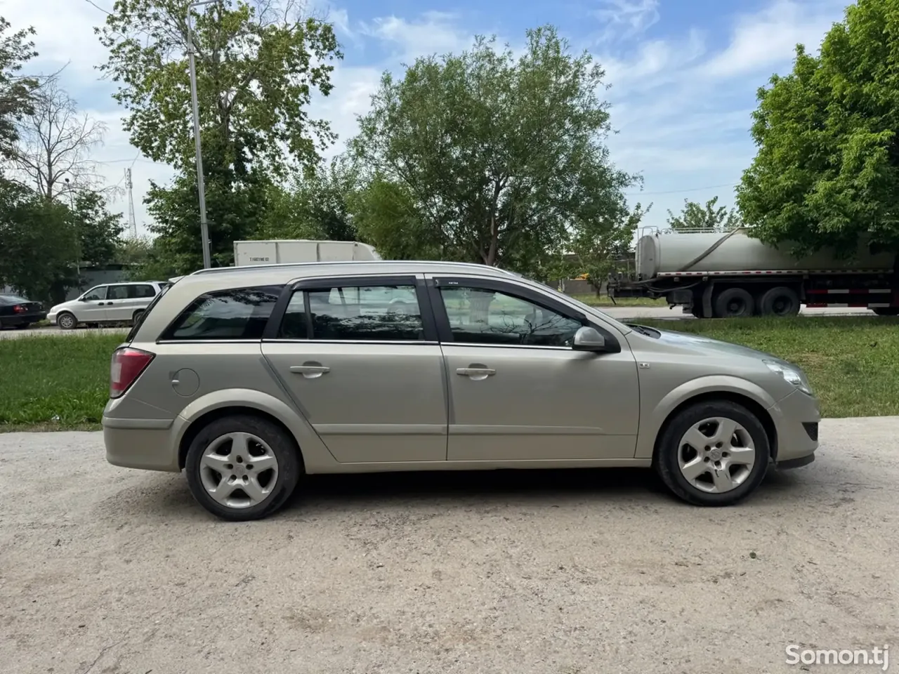 Opel Astra H 2008 · 1.6 MT