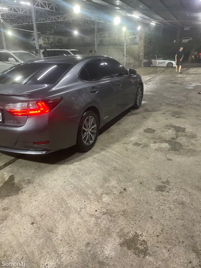 Lexus ES series 2017 · 2.5 AT