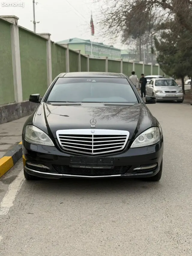 Mercedes-Benz S class 2011 · 3.5 AT