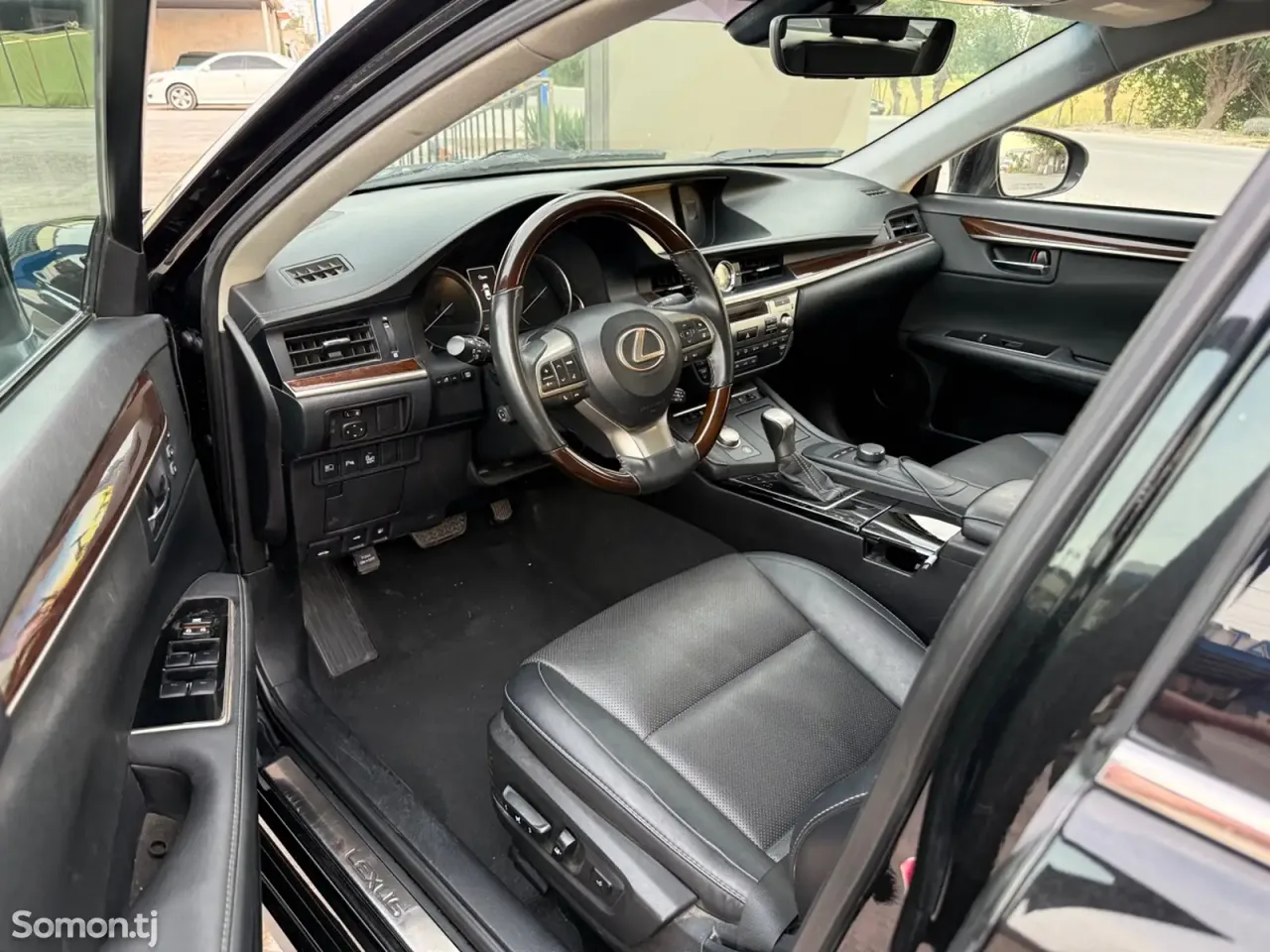 Lexus ES series 2017 · 3.5 AT