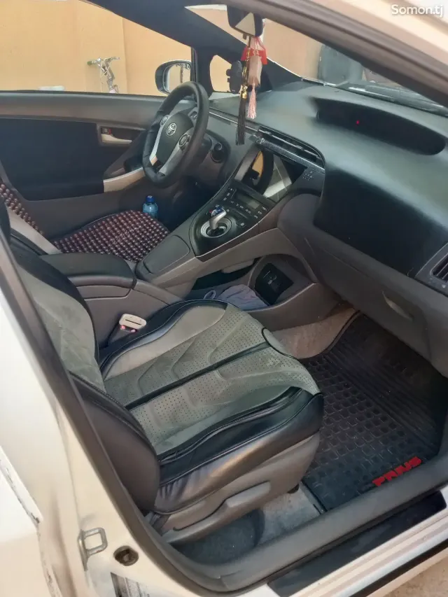 Toyota Prius 2010 · 1.8 CVT