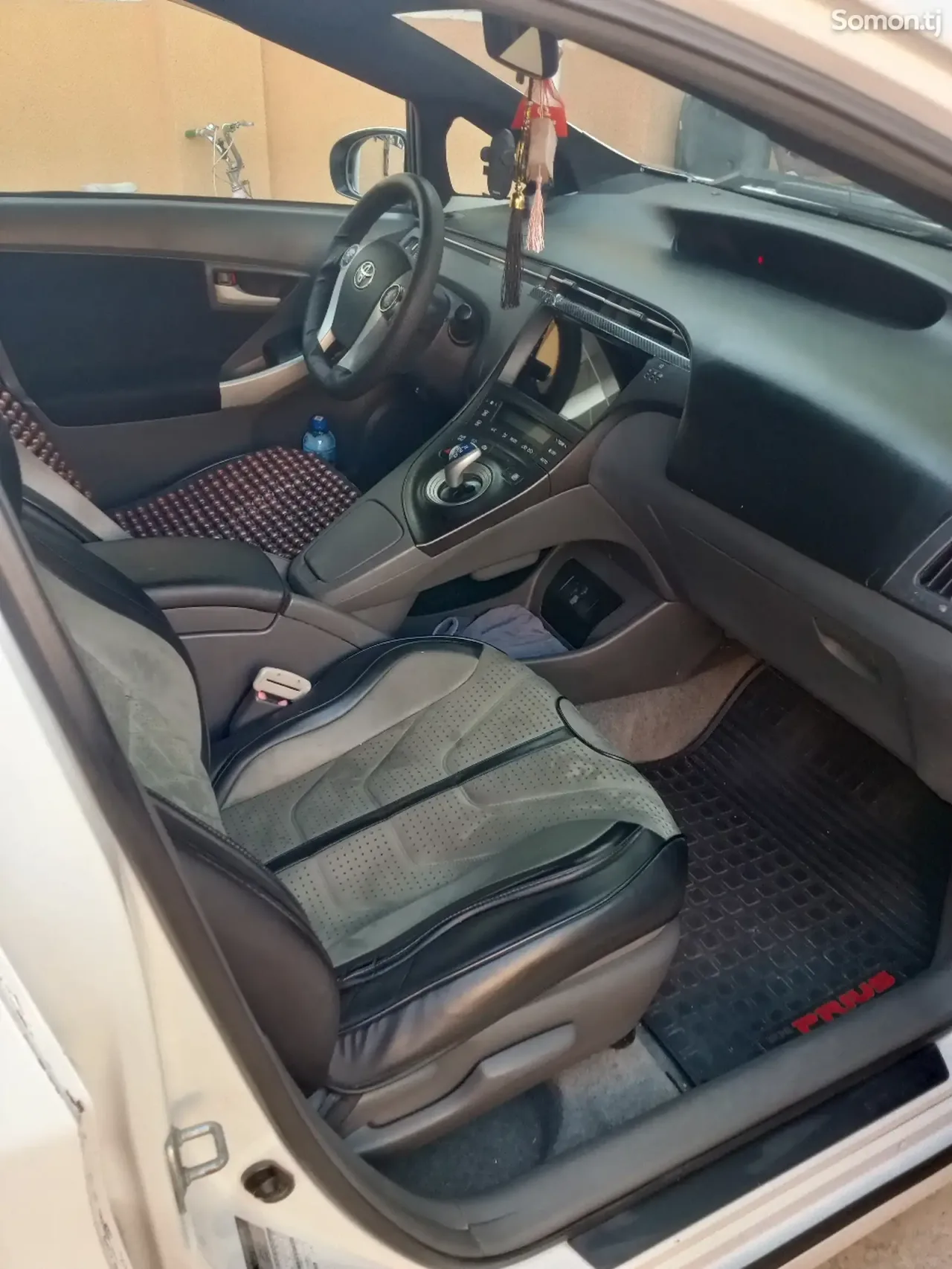 Toyota Prius 2010 · 1.8 CVT