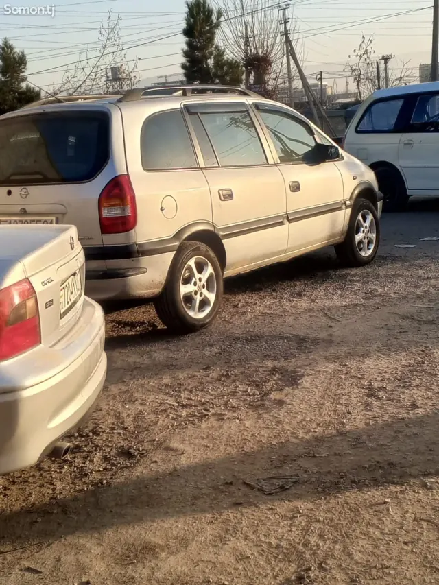 Opel Zafira 2000 · 1.8 MT
