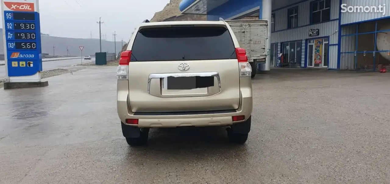 Toyota Land Cruiser Prado 2011 · 3.0 AT