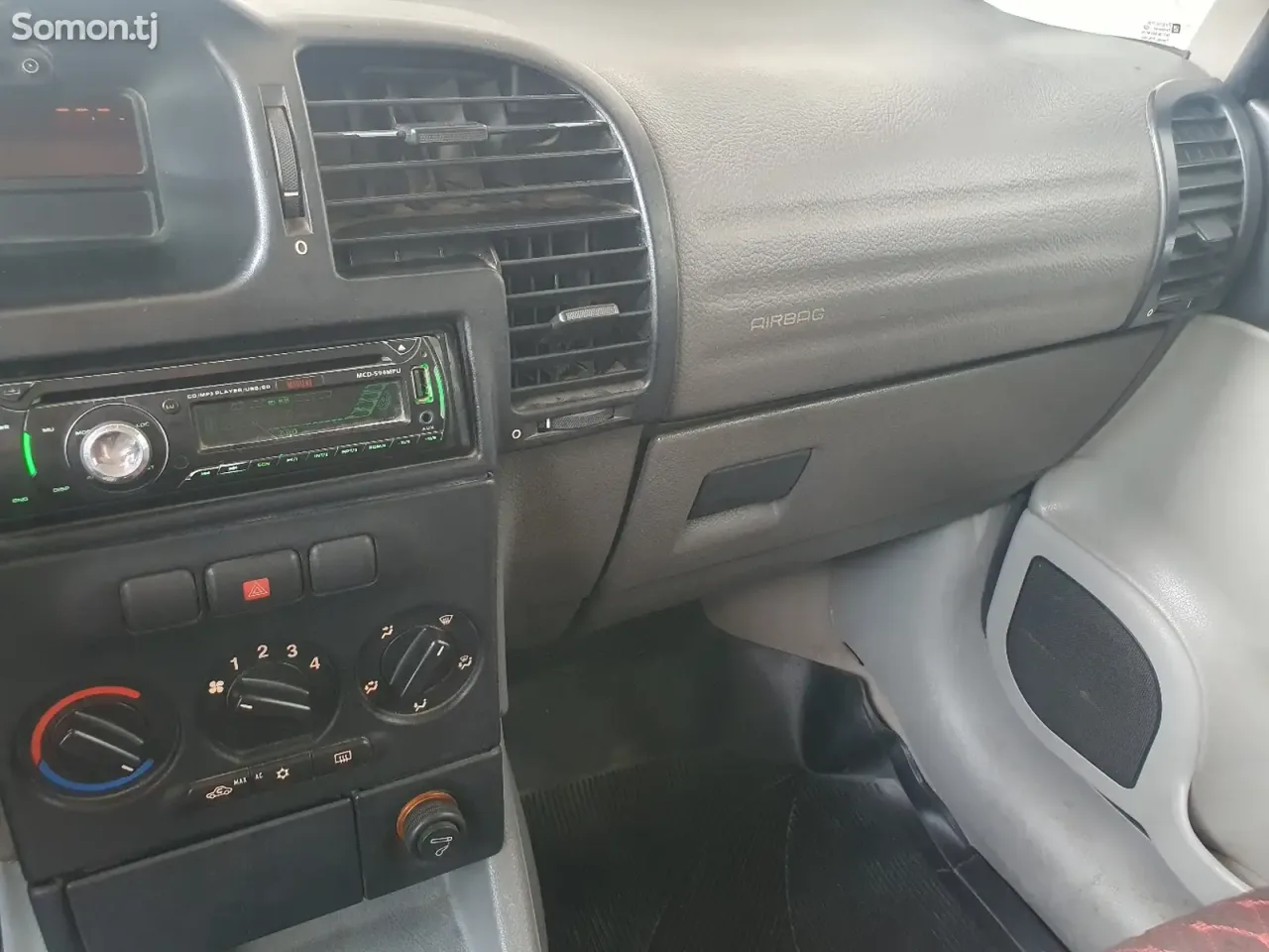 Opel Zafira 2004 · 1.6 MT