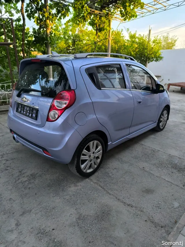 Chevrolet Spark 2015 · 1.0 AT