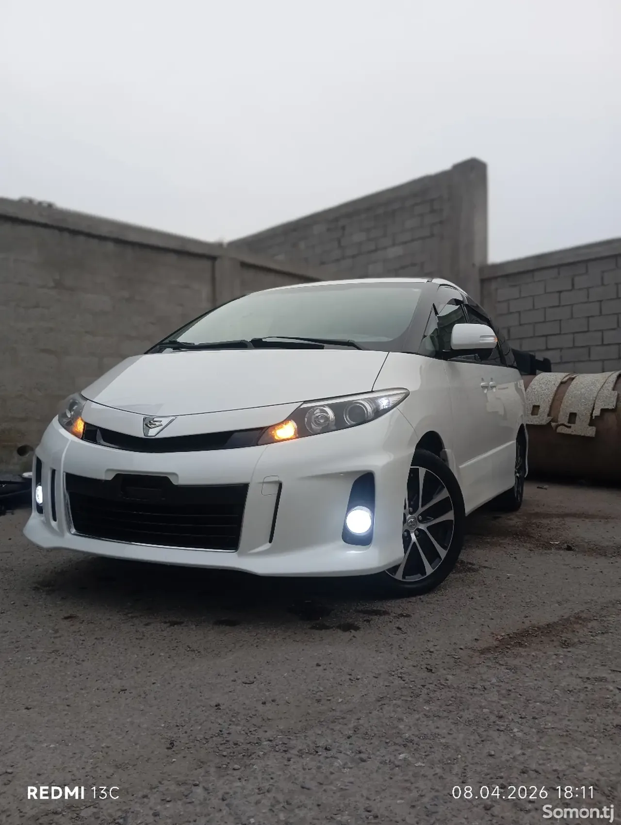 Toyota Estima 2016 · 2.4 AT