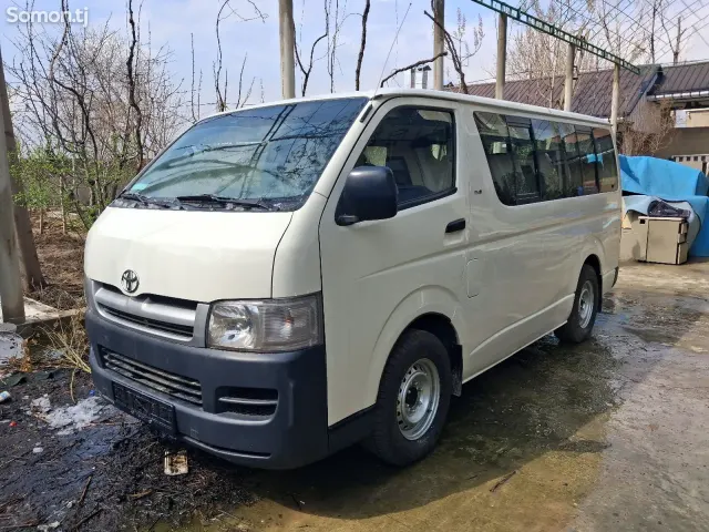 Toyota HiAce 2007 · 2.4 MT