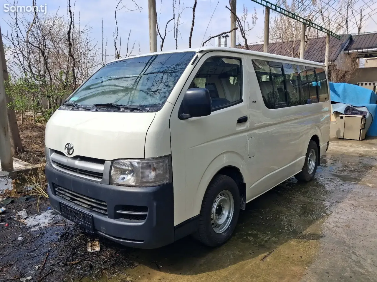 Toyota HiAce 2007 · 2.4 MT