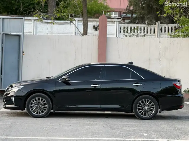 Toyota Camry 2017 · 2.5 AT