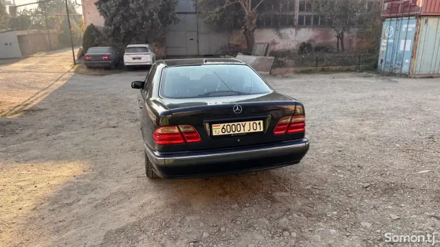 Mercedes-Benz E class 2001 · 2.4 AT