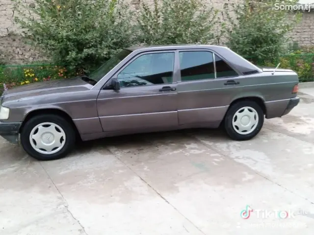 Mercedes-Benz W124 1991 · 1.8 MT