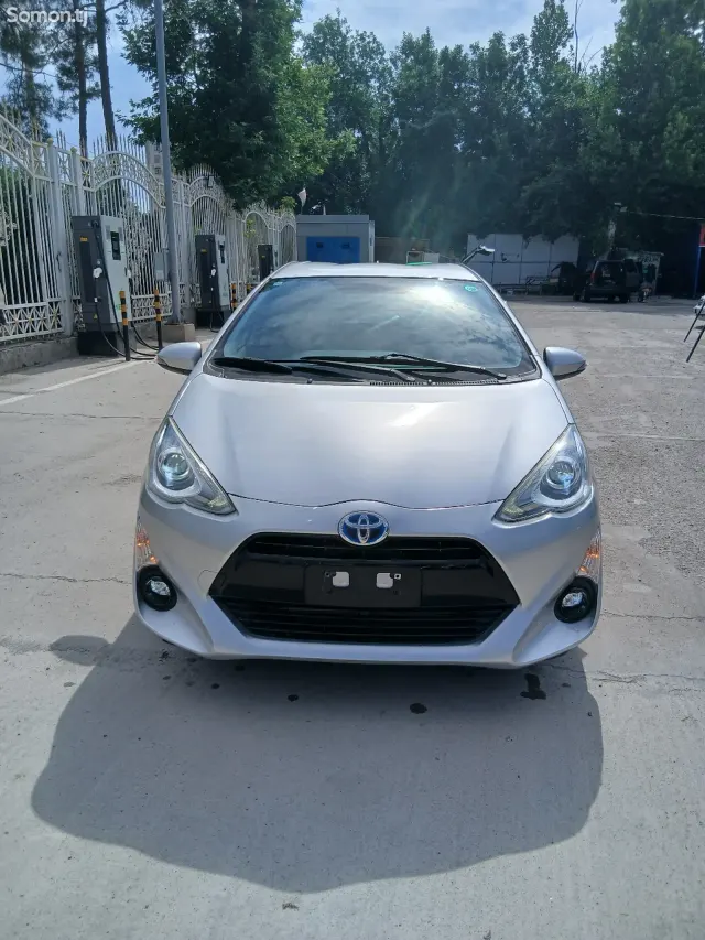 Toyota Aqua 2015 · 1.5 AT