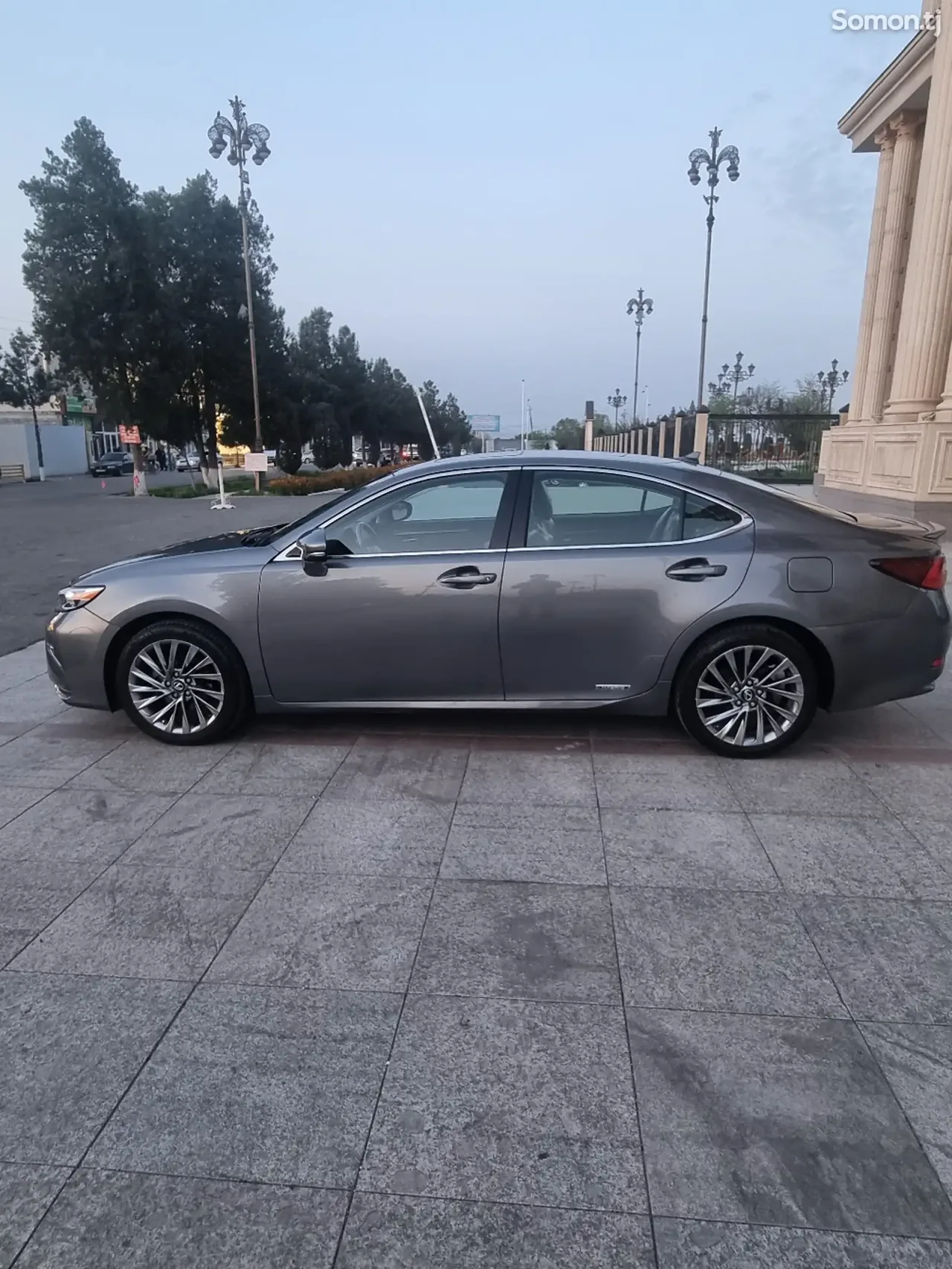 Lexus ES series 2014 · 2.5 AT