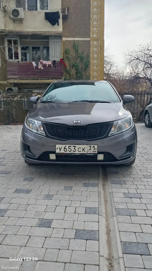 Kia Rio 2015 · 1.4 MT