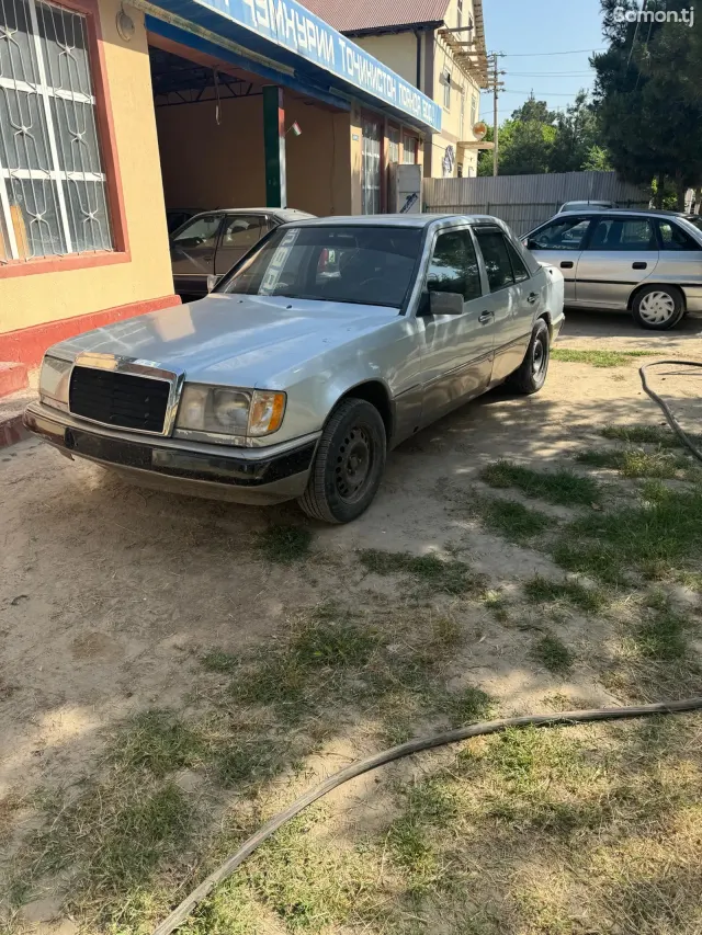 Mercedes-Benz W124 1993 · 1.8 MT