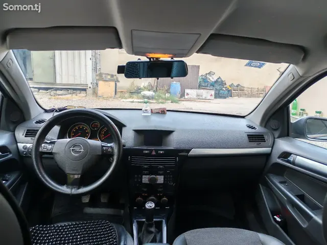 Opel Astra H 2007 · 1.6 MT