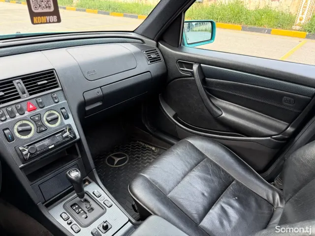 Mercedes-Benz C class 2000 · 2.4 AT