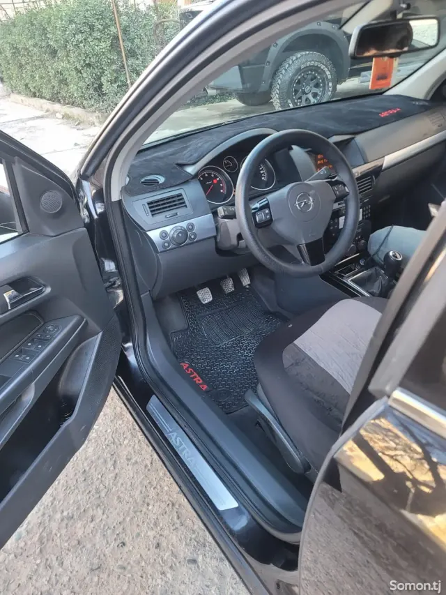 Opel Astra H 2008 · 1.8 MT