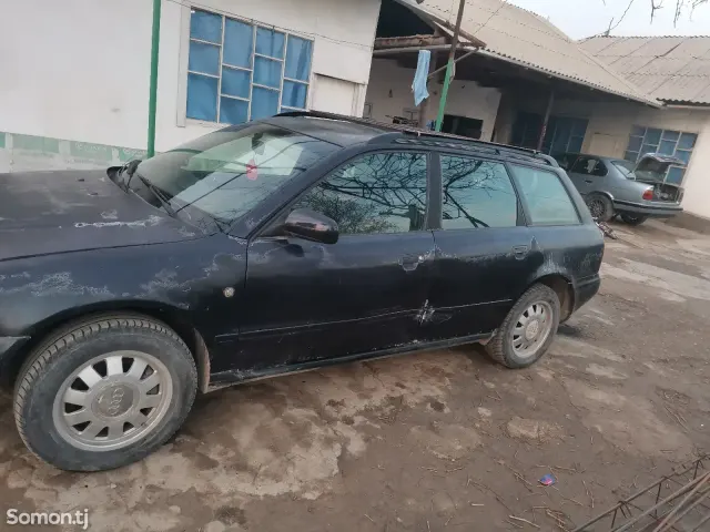Audi A4 1998 · 1.6 MT