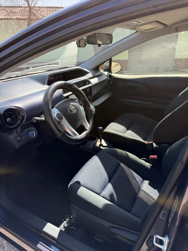 Toyota Aqua 2015 · 1.5 AT