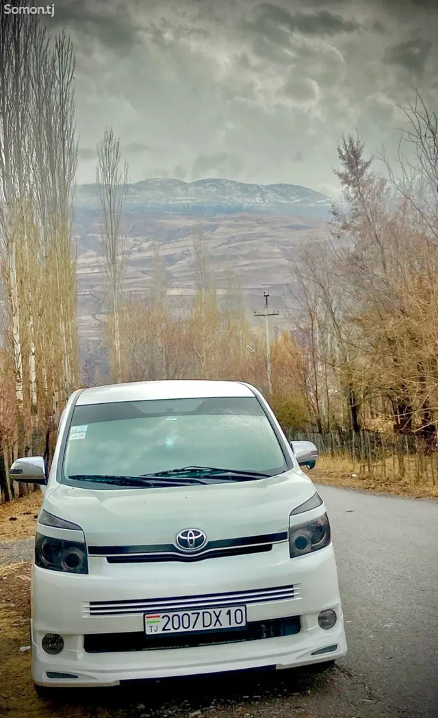 Toyota Voxy 2008 · 2.0 AT