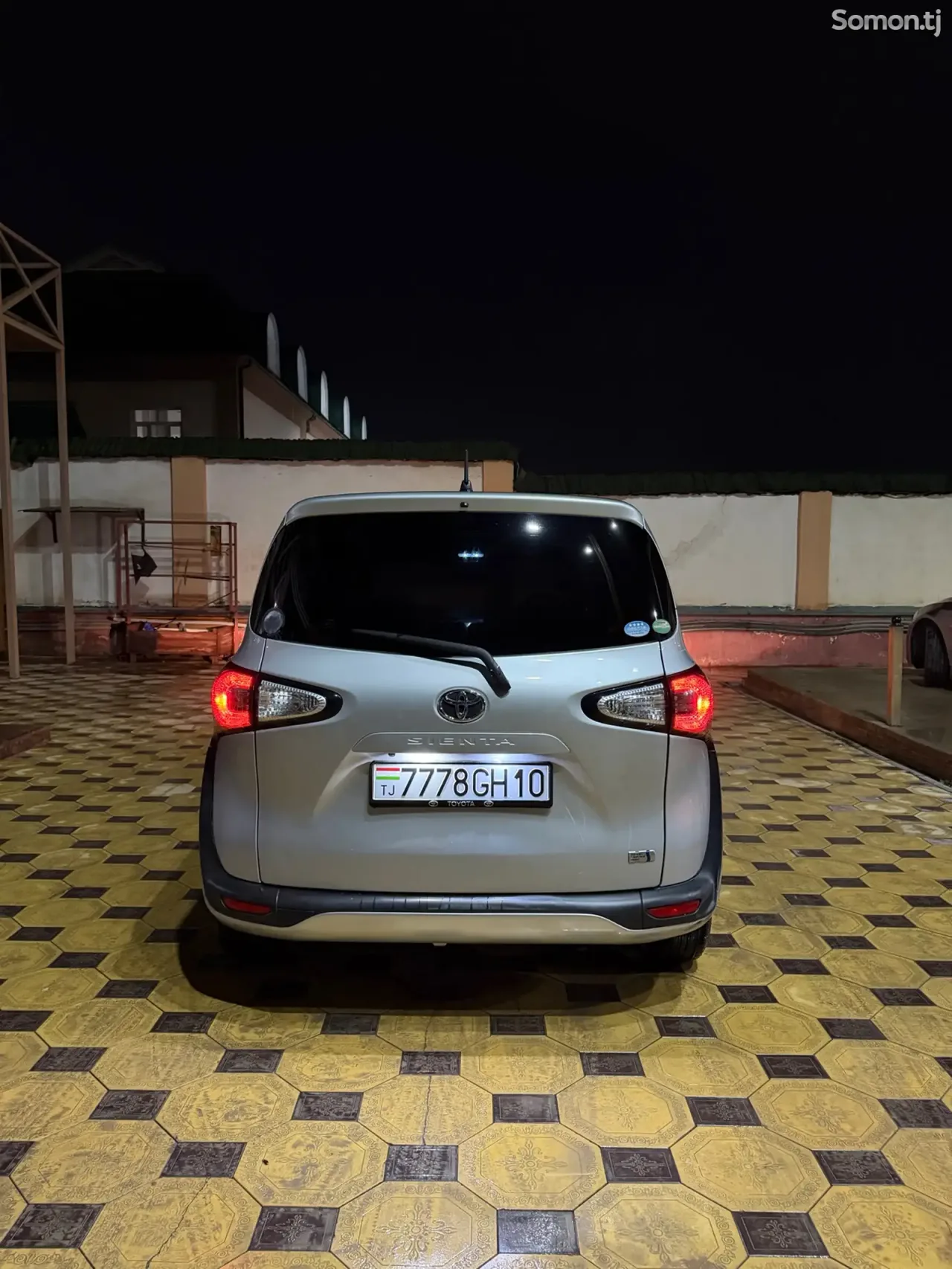 Toyota Sienta 2015 · 1.5 AT