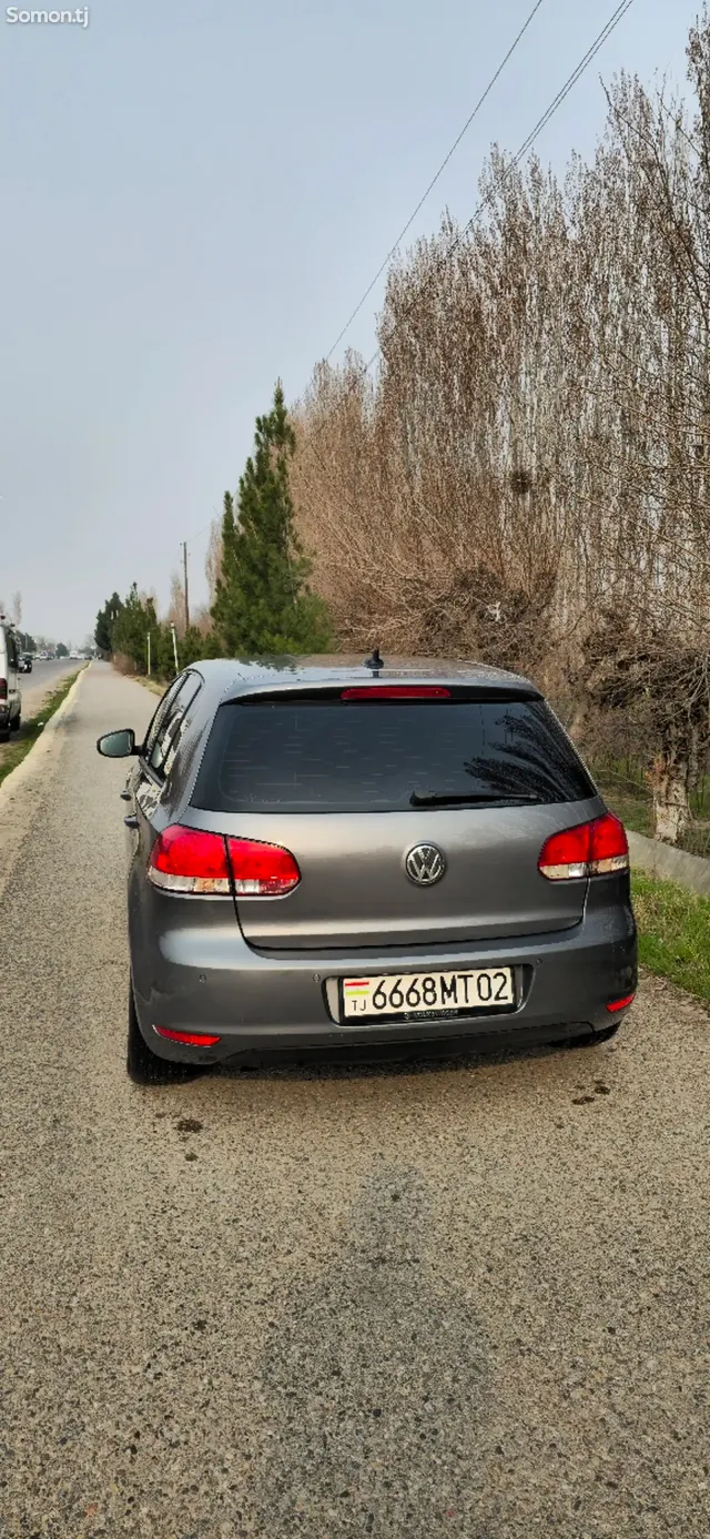 Volkswagen Golf 2011 · 1.2 MT