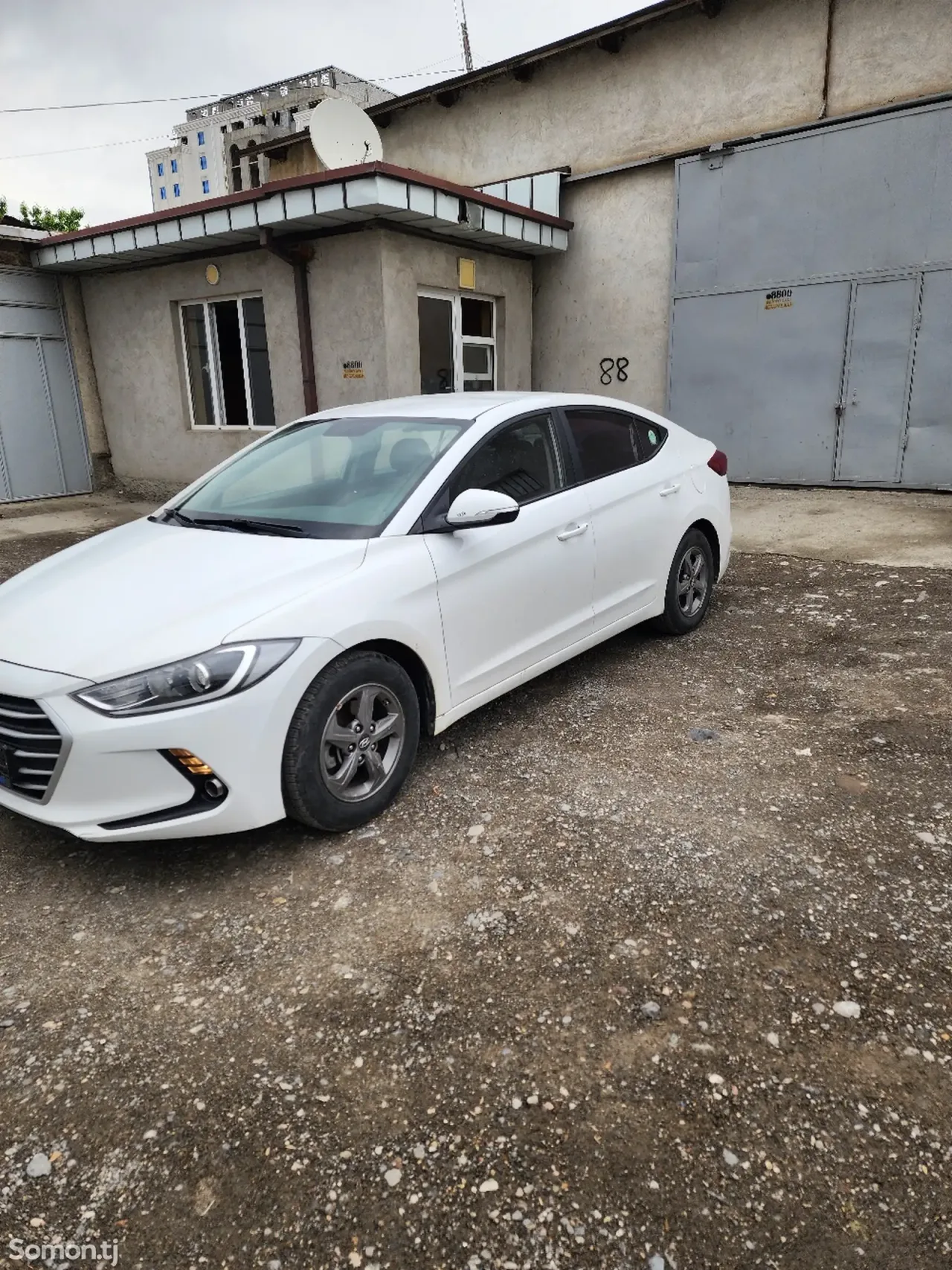 Hyundai Avante 2016 · 1.6 AT