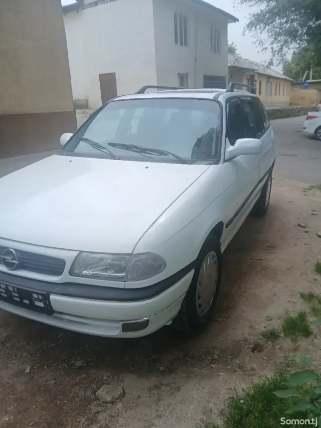Opel Astra F 1995 · 1.6 MT