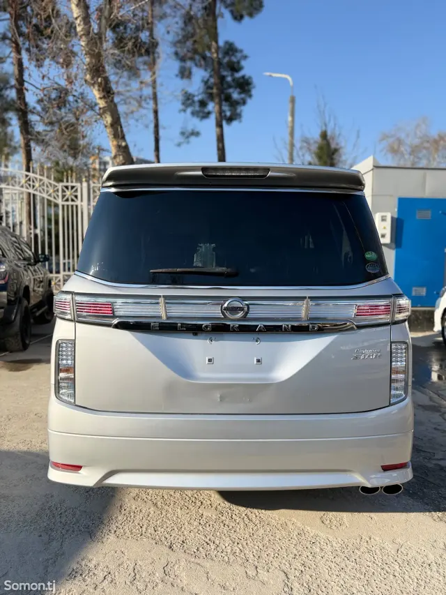 Nissan Elgrand 2014 · 2.5 AT