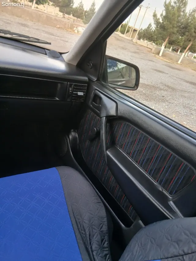 Opel Vectra A 1993 · 1.6 MT